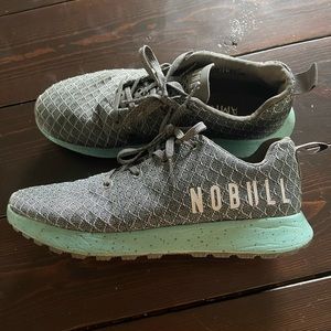 Like new No Bull women’s sneakers